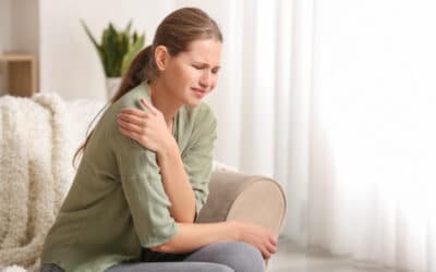 Wat betekent het wanneer u uitstralende pijn heeft aan uw schouder?
